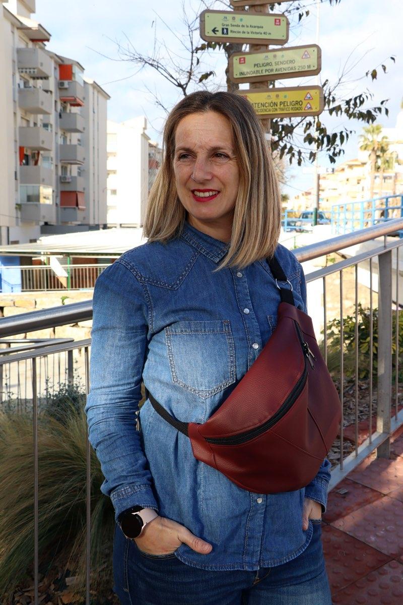 Riñonera Grande Para Mujer De Cuero Vegano - 30x20 Cm, Correa Ajustable 96-136 Cm, Varios Bolsillos