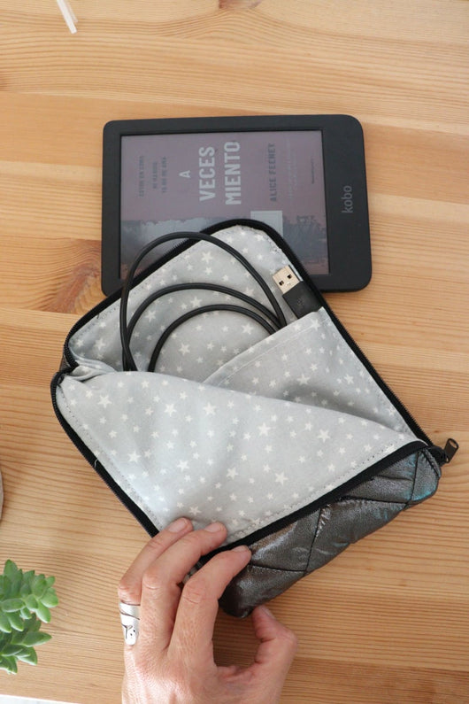 bolsillo interior para cargador