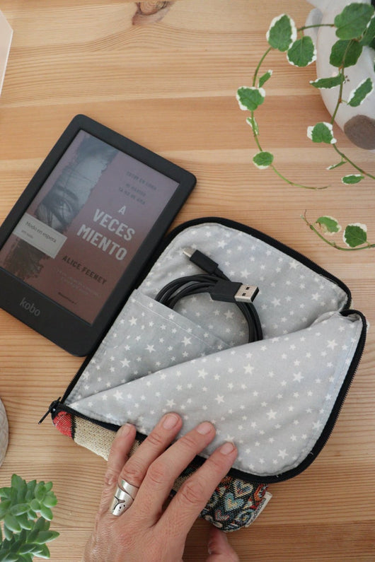 bolsillo interior para cargador