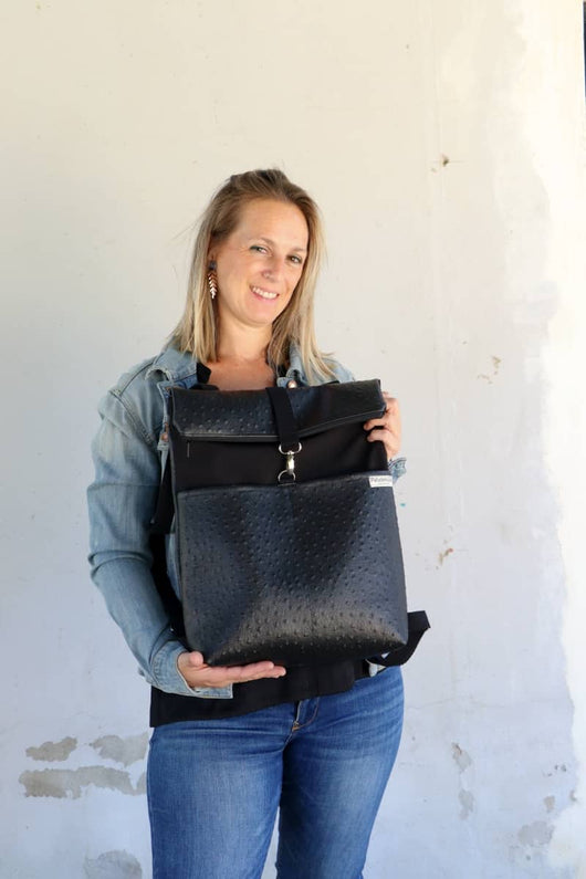 mochila con mosquetón de seguridad