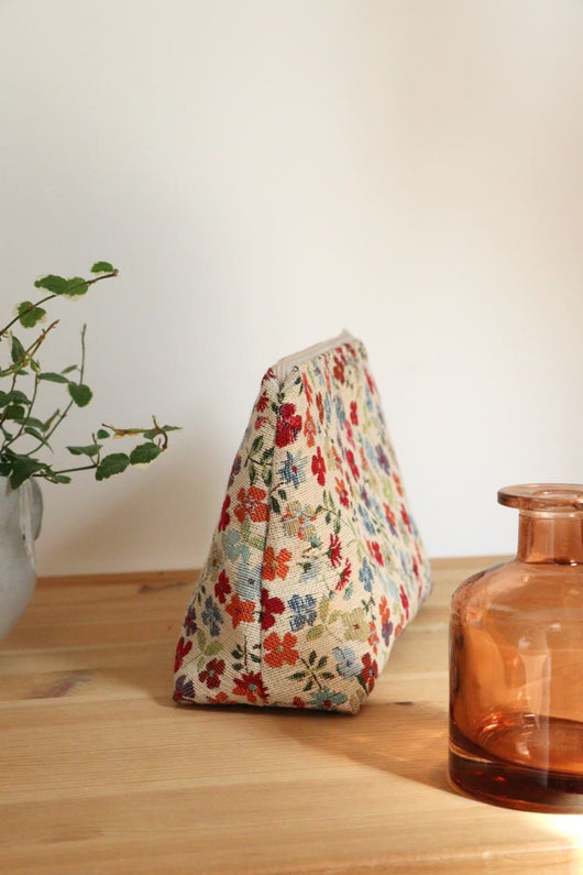 neceser forrado en su interior 