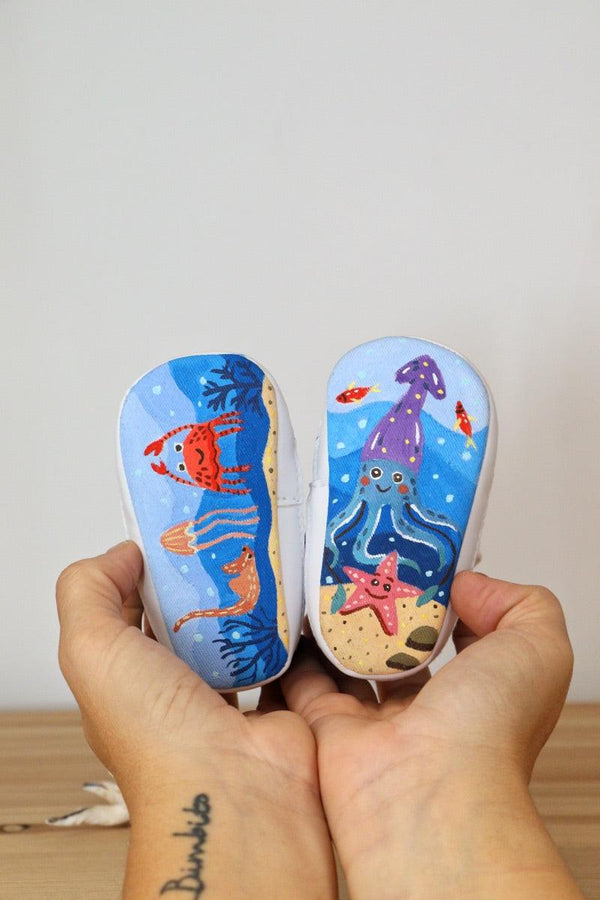 Zapatillas bebés pintadas a mano